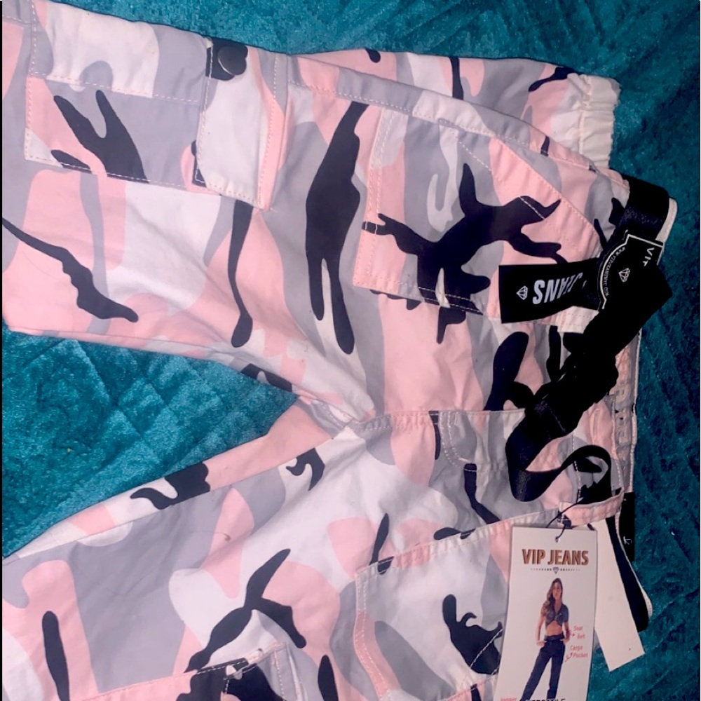 NEW !! Camo pants with jogger bottoms so cute !